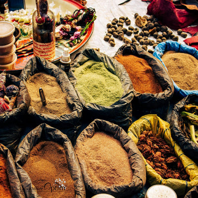 Qual è la differenza tra il curry e la curcuma ?